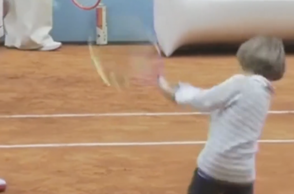 [VÍDEO] Filho mais velho de Nadal mostra genes com raquete na mão