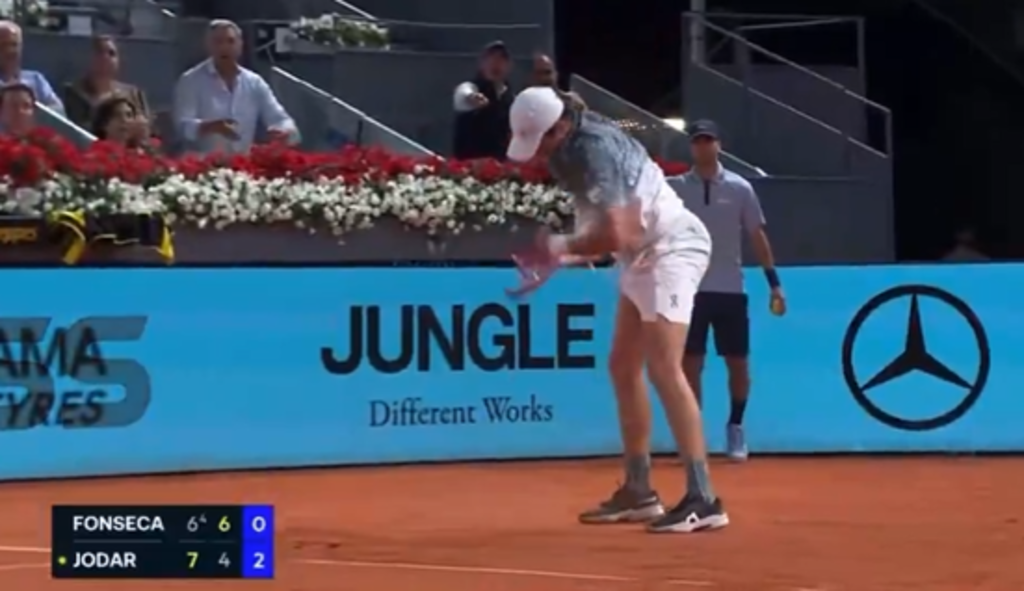 [VÍDEO] Como nunca o viu: Fonseca destruiu por completo a raqueta frente a Jódar