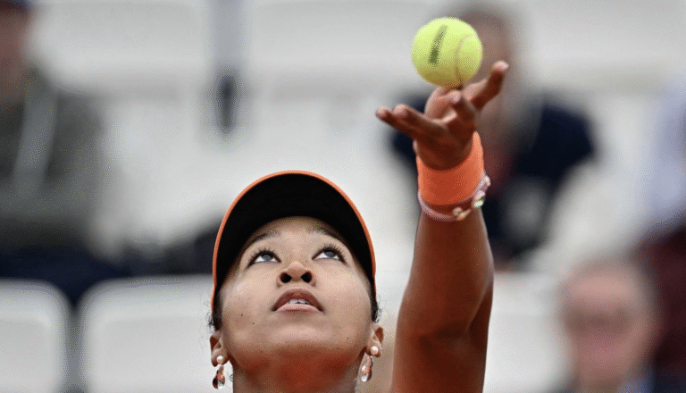 Osaka começou a semana na Met Gala mas continua a brilhar em Roma rumo aos ‘oitavos’