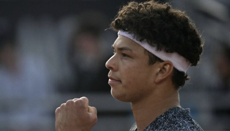 Shelton e Etcheverry avançam no ATP 500 de Hamburgo