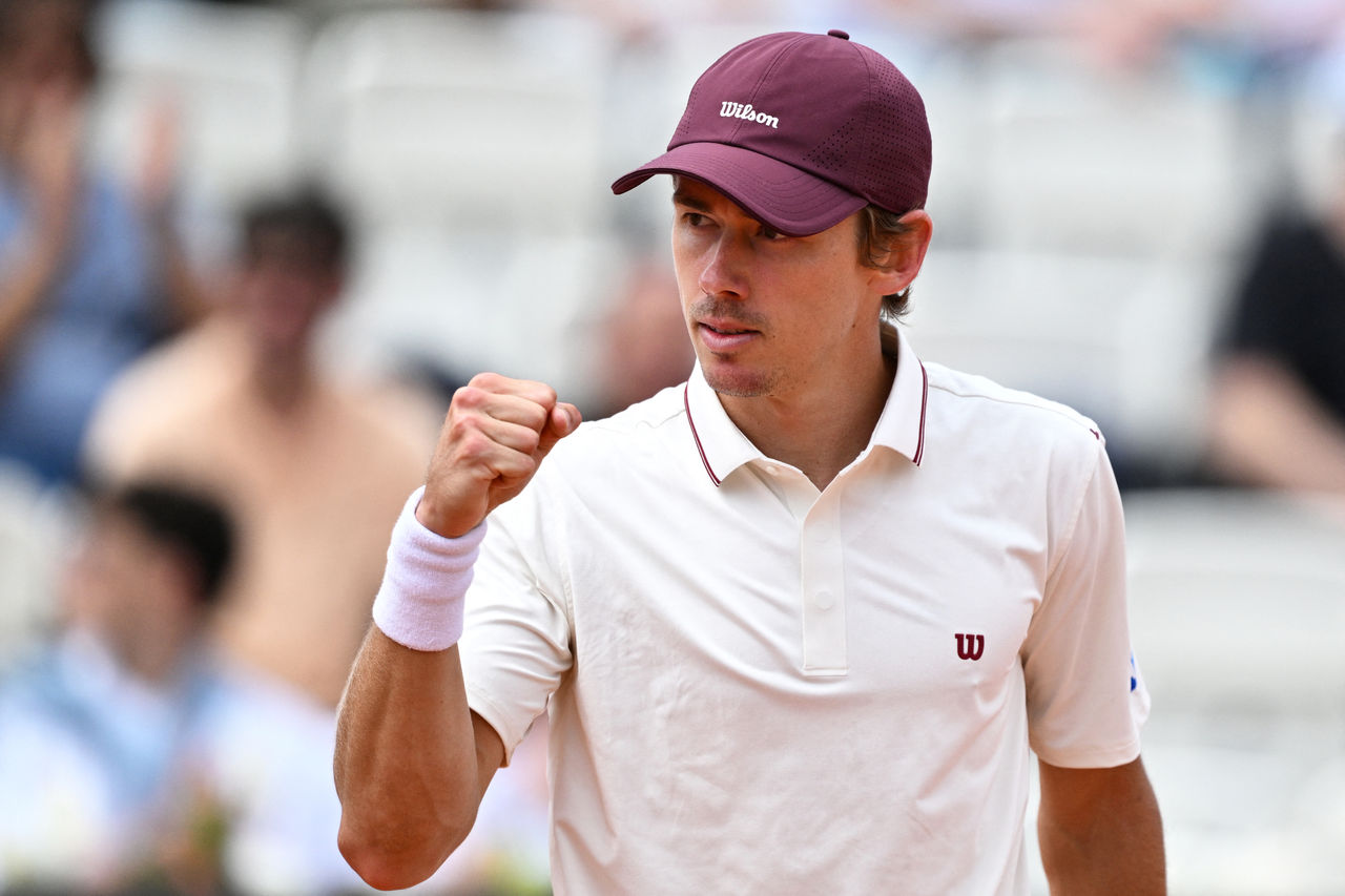 [VÍDEO] Melhor match point do ano? A forma brutal como De Minaur triunfou em Hamburgo