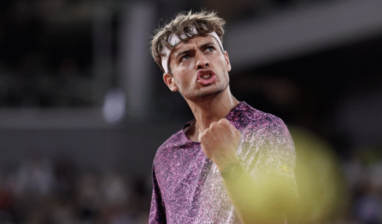 Cobolli brilha rumo às primeiras ‘meias’ num Slam e garante italiano na final de Roland Garros
