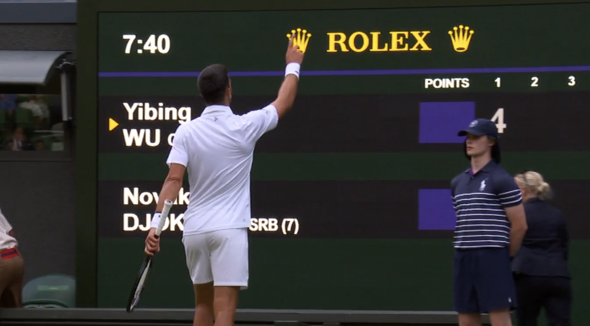 [VÍDEO] Houve pedido de casamento em Wimbledon e Djokovic… pediu um convite!
