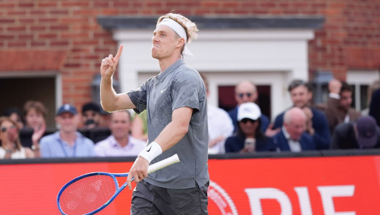 Shapovalov interrompe série de derrotas (a muito custo) e Paul também avança em Londres