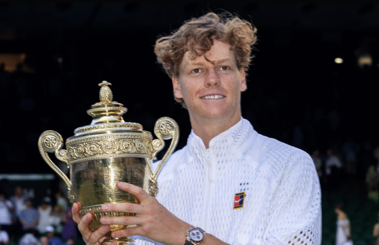 Sinner reconquista Wimbledon e lembra… Alcaraz: «O ténis precisa dele»