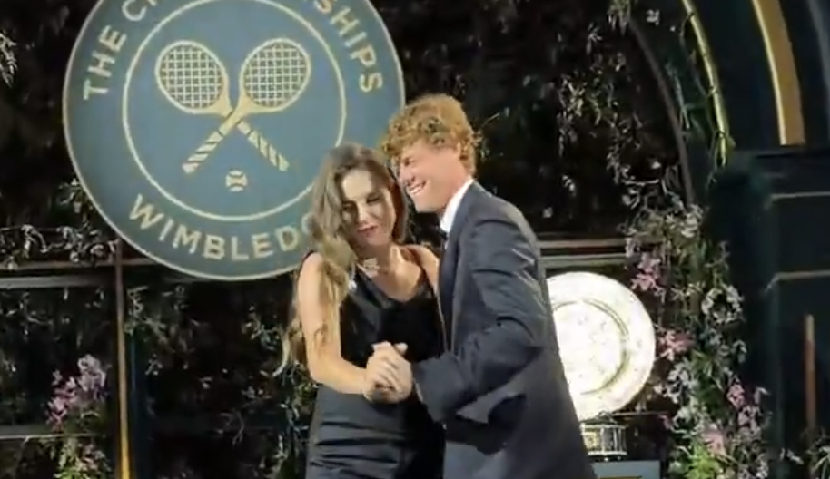 [VÍDEO] Assim foi a tradicional dança entre Sinner e Noskova como campeões de Wimbledon
