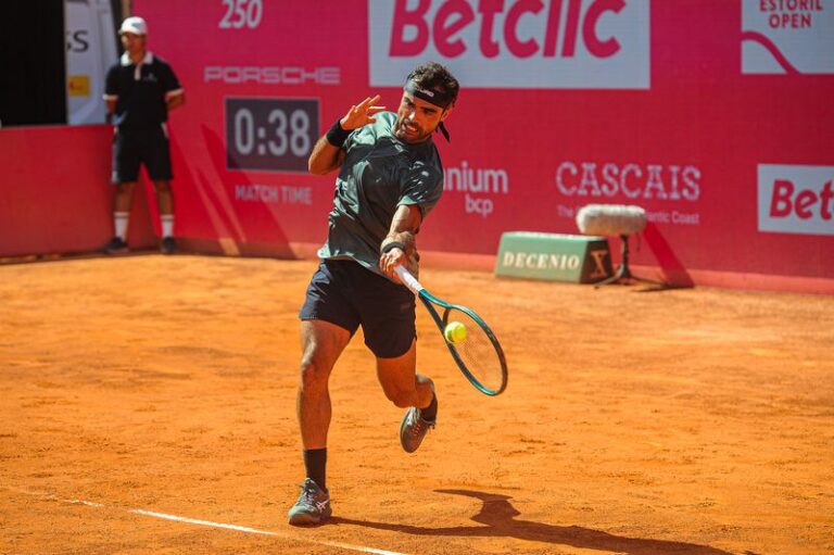 Frederico Silva cai de pé no encontro mais longo da história do Millennium Estoril Open