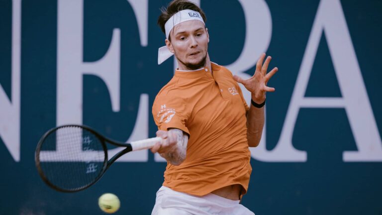 Bublik regressa à final em Kitzbuhel e vai lutar pelo título com Halys