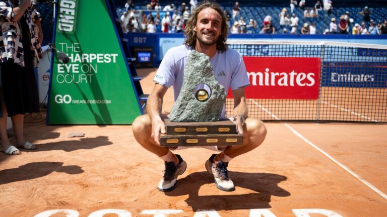 Tsitsipas junta-se a lista muito restrita (e especial) com regresso aos títulos em Gstaad