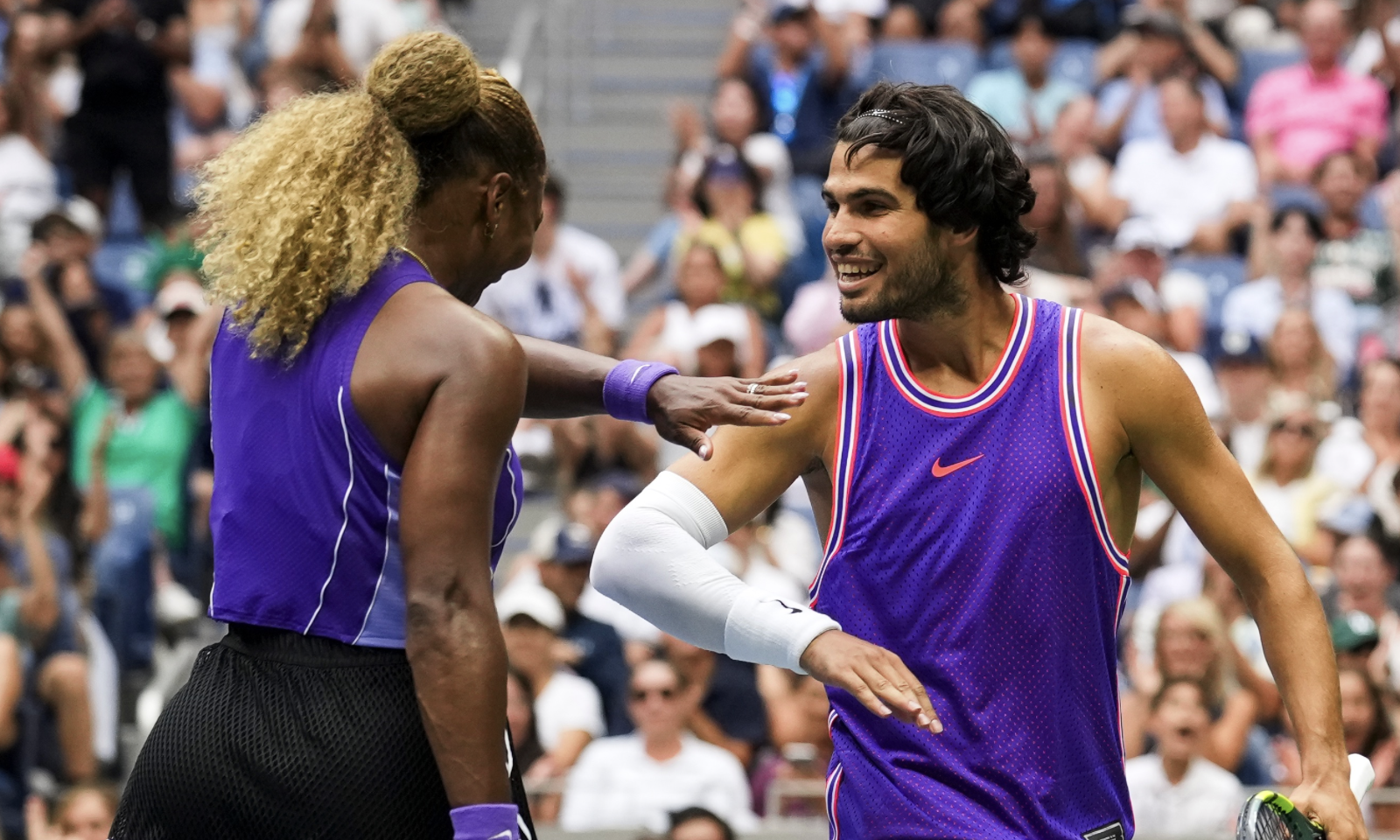 [VÍDEO] Alcaraz e Serena protagonizam pontos absurdos na estreia juntos