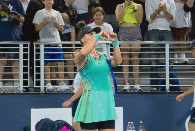 Ex-campeã Andreescu regressa ao US Open com vitória no qualifying