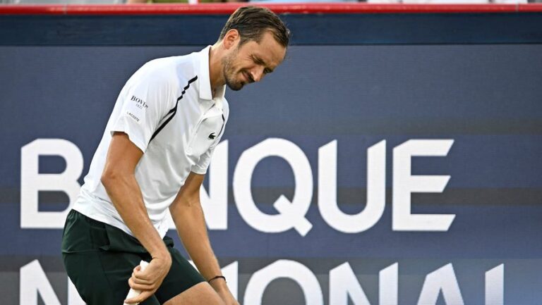 Medvedev desilude e também cai com estrondo em Montreal, Mensik resiste