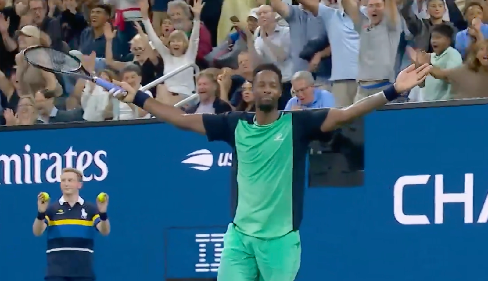 [VÍDEO] Monfils dá espetáculo com pancada de assinatura que levou público à loucura