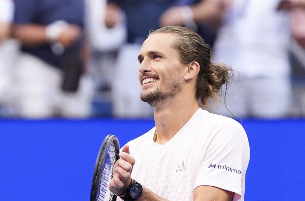 Zverev supera match points e avança em Viena