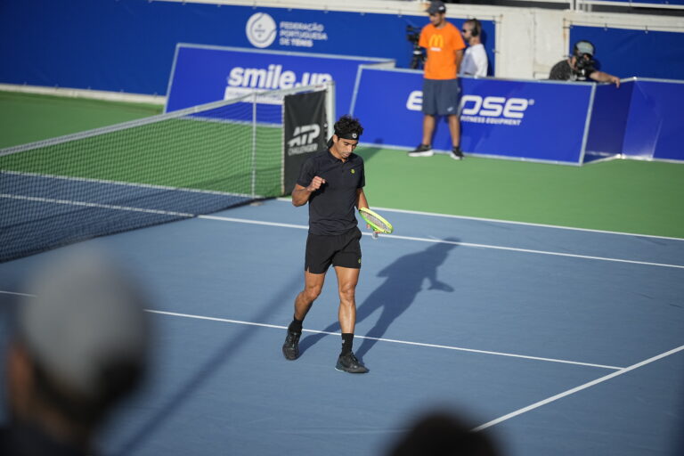 Campeão em título elimina ex-top 30 com direito a pneu no Eupago Porto Open