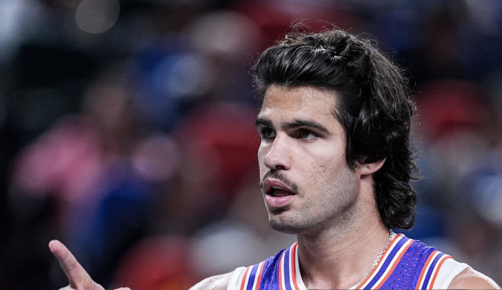 Alcaraz inicia bem no Masters 1000 de Xangai com vitória sobre Cerúndolo
