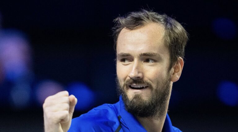 Medvedev avança rumo às ‘meias’ em Viena e carimba passaporte para as ATP Finals