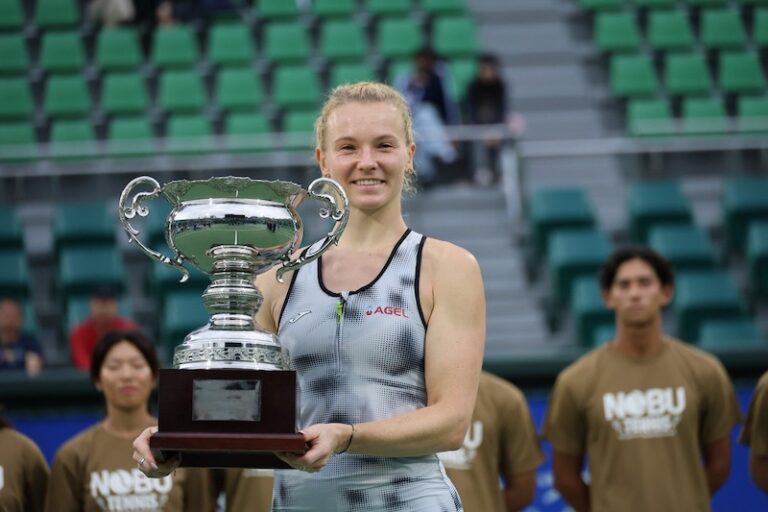 Siniakova volta aos títulos em singulares três anos depois e regressa ao top 50 mundial