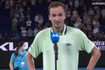 Medvedev apupado ao falar de Djokovic: «Quando estava a perder pensei no que faria o Novak...»