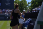 [VÍDEO] Cumprimentos irónicos e trocas de acusações: o final quente entre Sakkari e Putintseva