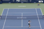 [VÍDEO] Kostyuk caiu, levantou-se e foi a tempo de conquistar um dos pontos do ano